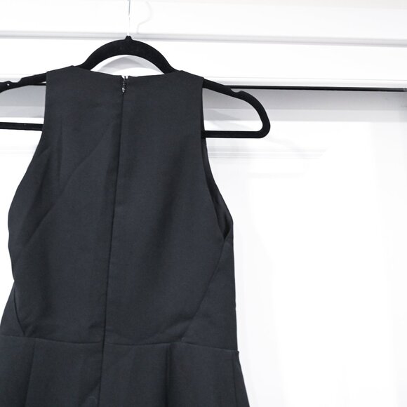 Nicholas Size 4 Deep V-Neck Drape Sleeveless Blouse - Picture 5 of 7